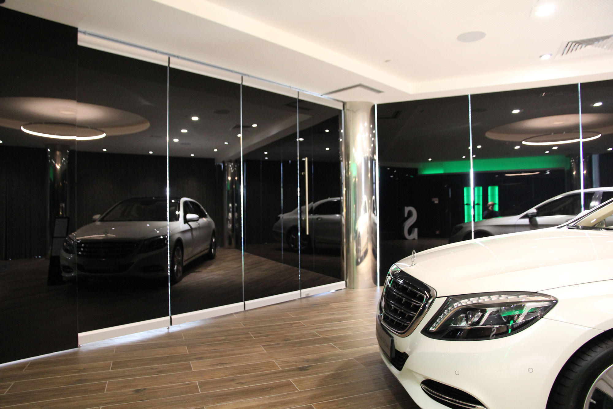 Photo All-glass sliding partitions UALCOM Hufcor G3000