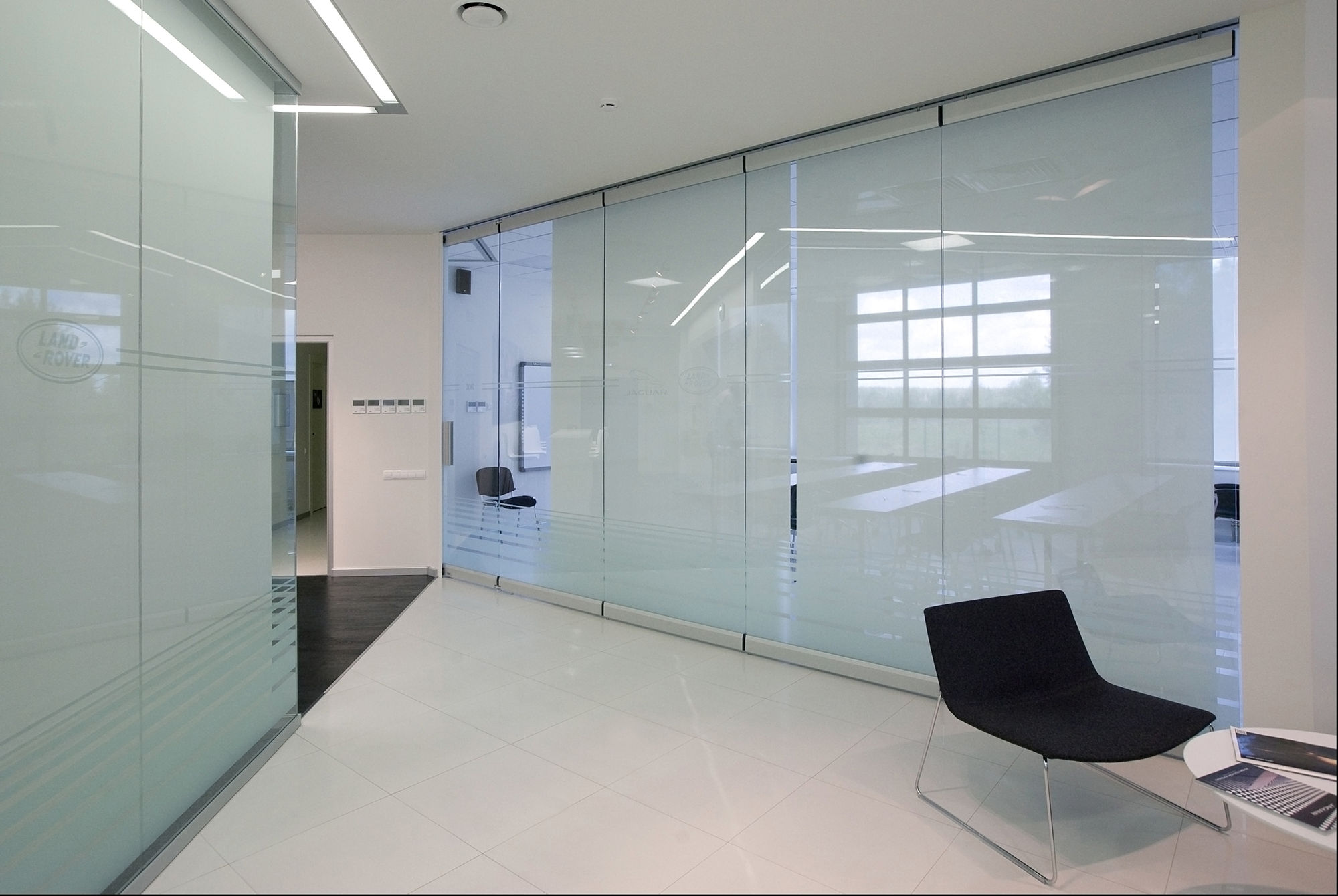 Photo All-glass sliding partitions UALCOM Hufcor G3000