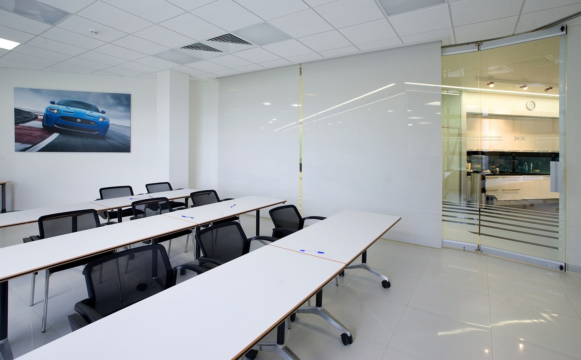 Photo All-glass sliding partitions UALCOM Hufcor G3000