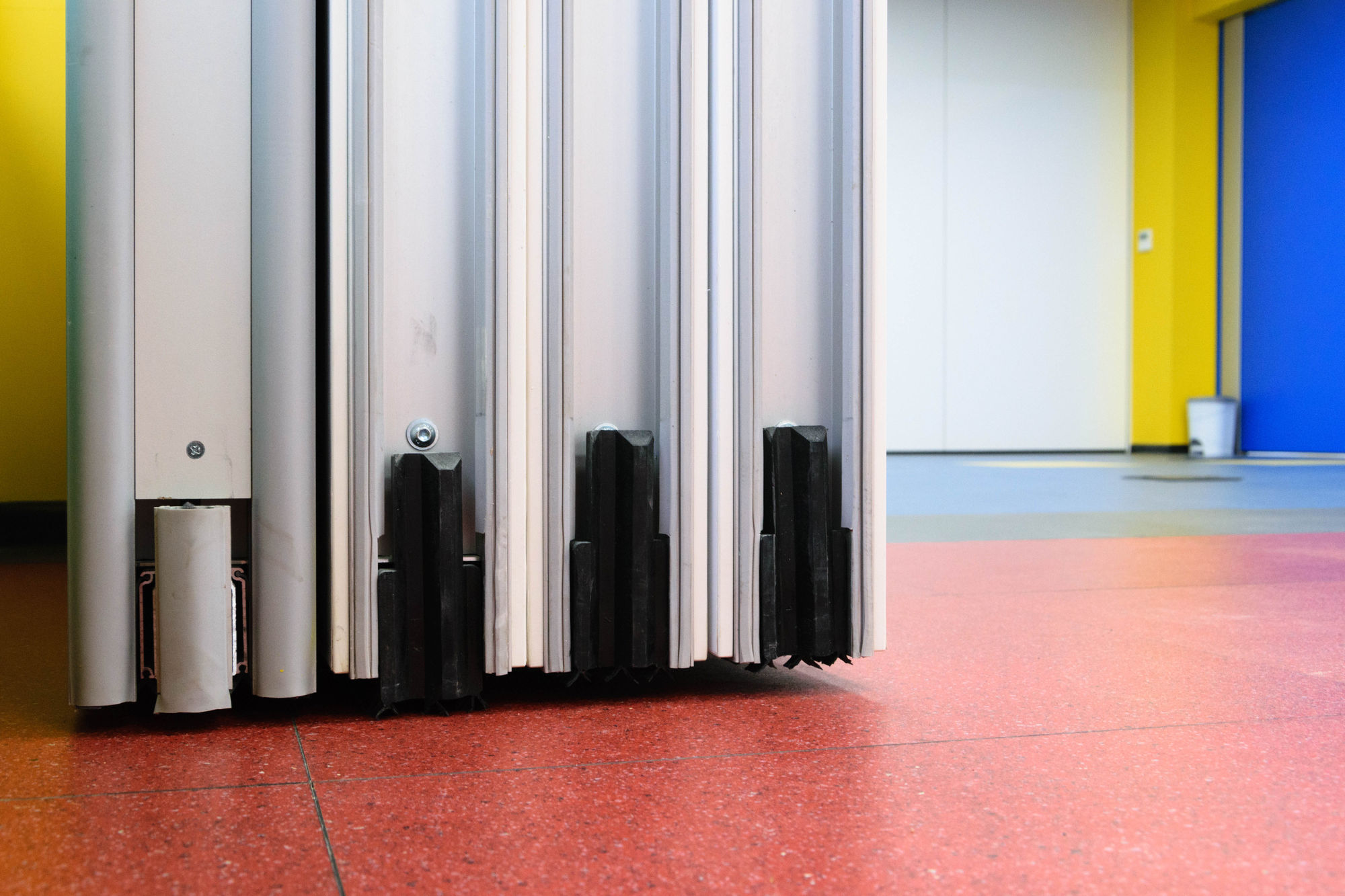 Photo Deaf sliding partitions UALCOM Hufcor