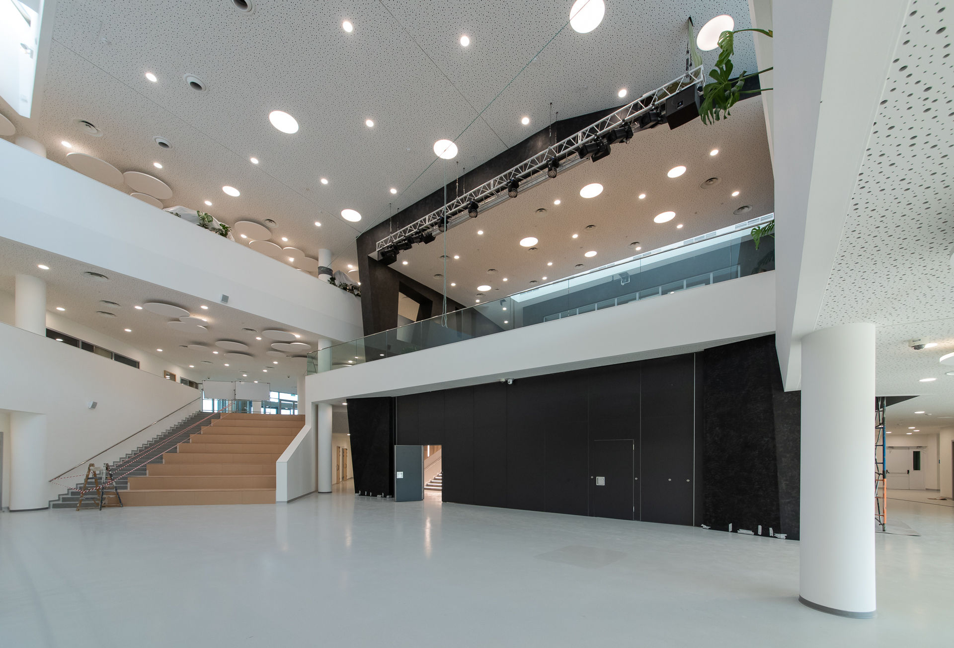 Photo Deaf sliding partitions UALCOM Hufcor