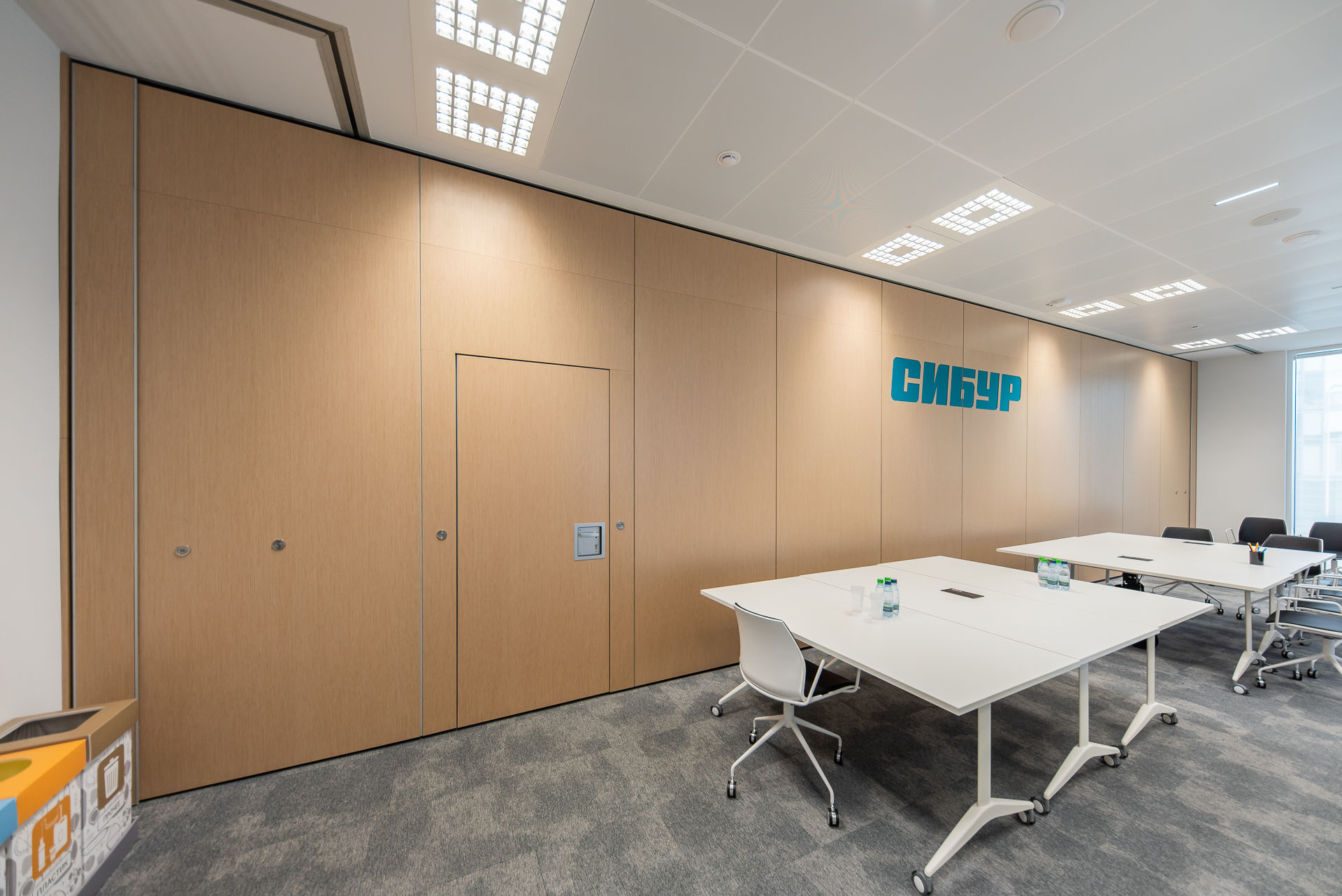 Photo Deaf sliding partitions UALCOM Hufcor