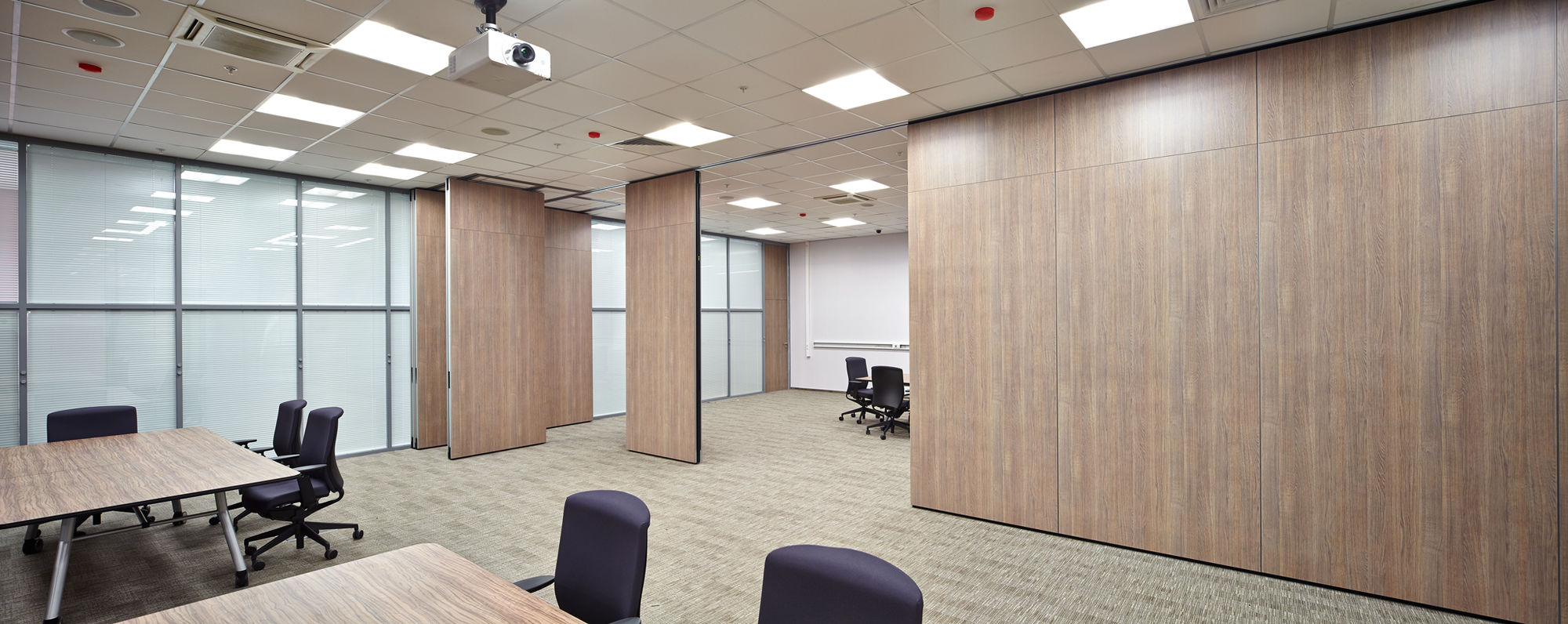 Photo Deaf sliding partitions UALCOM Hufcor