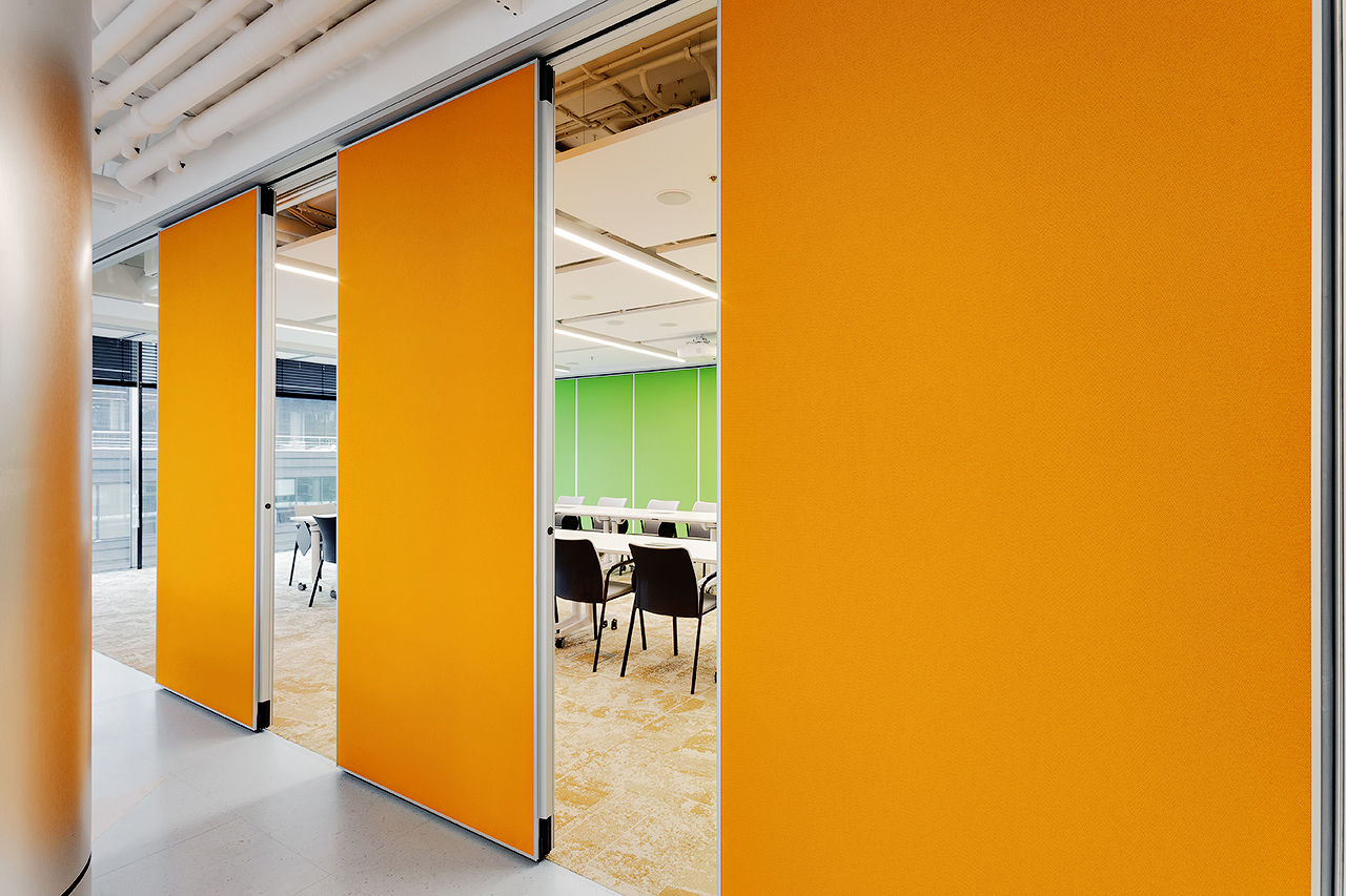 Photo Deaf sliding partitions UALCOM Hufcor