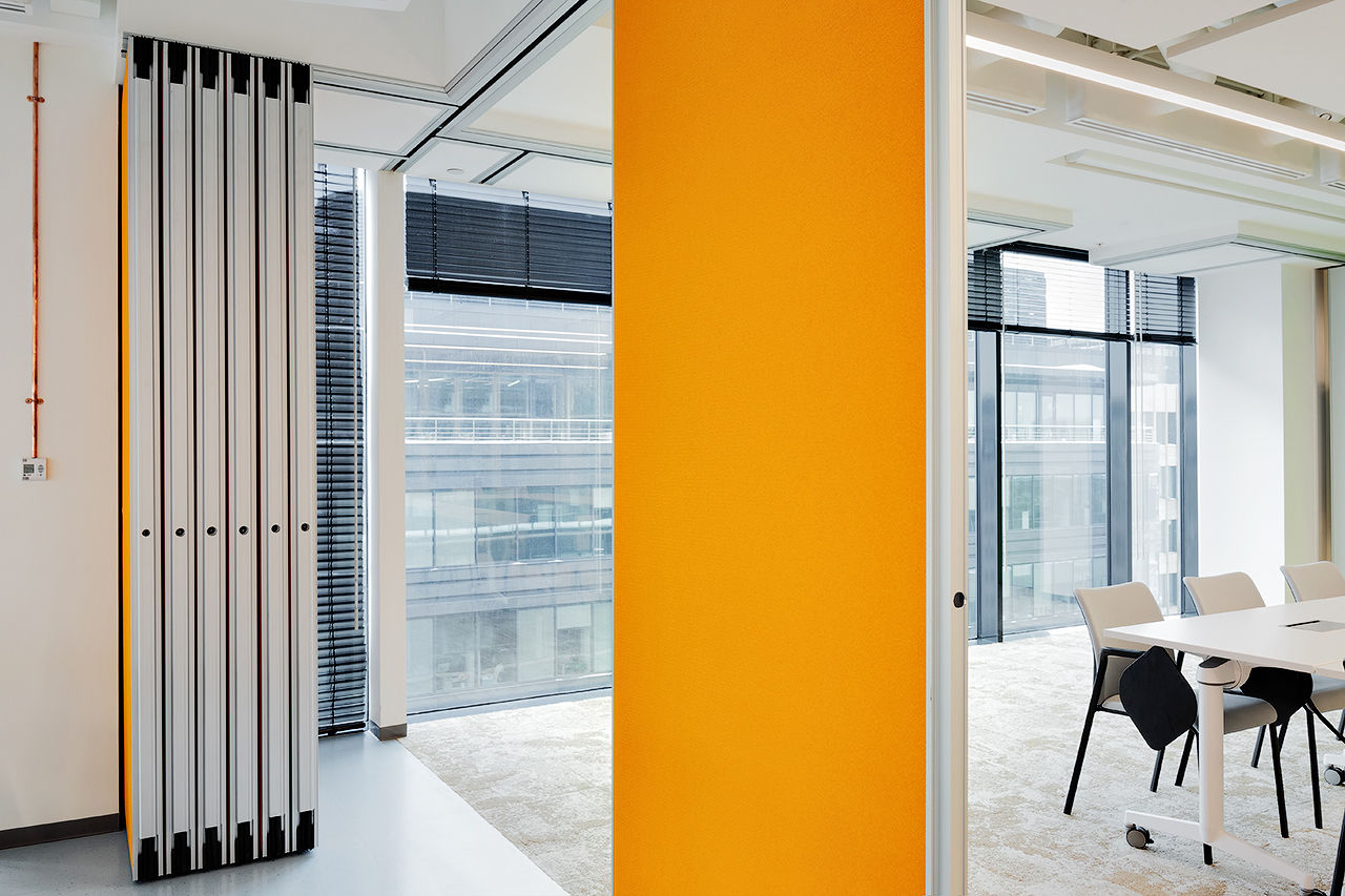 Photo Deaf sliding partitions UALCOM Hufcor