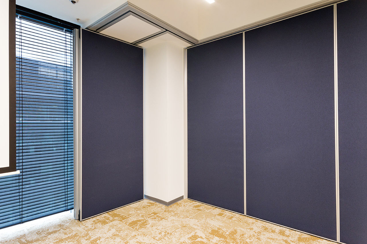 Photo Deaf sliding partitions UALCOM Hufcor