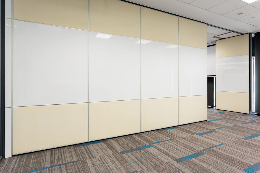 Photo Deaf sliding partitions UALCOM Hufcor