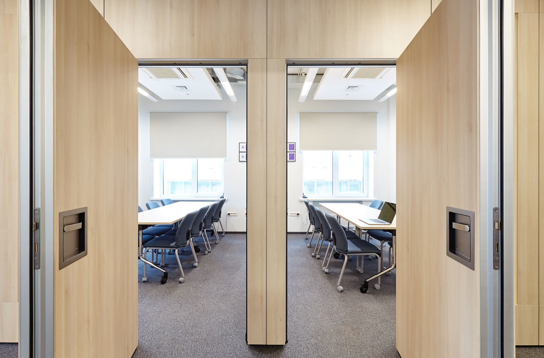 Photo Deaf sliding partitions UALCOM Hufcor