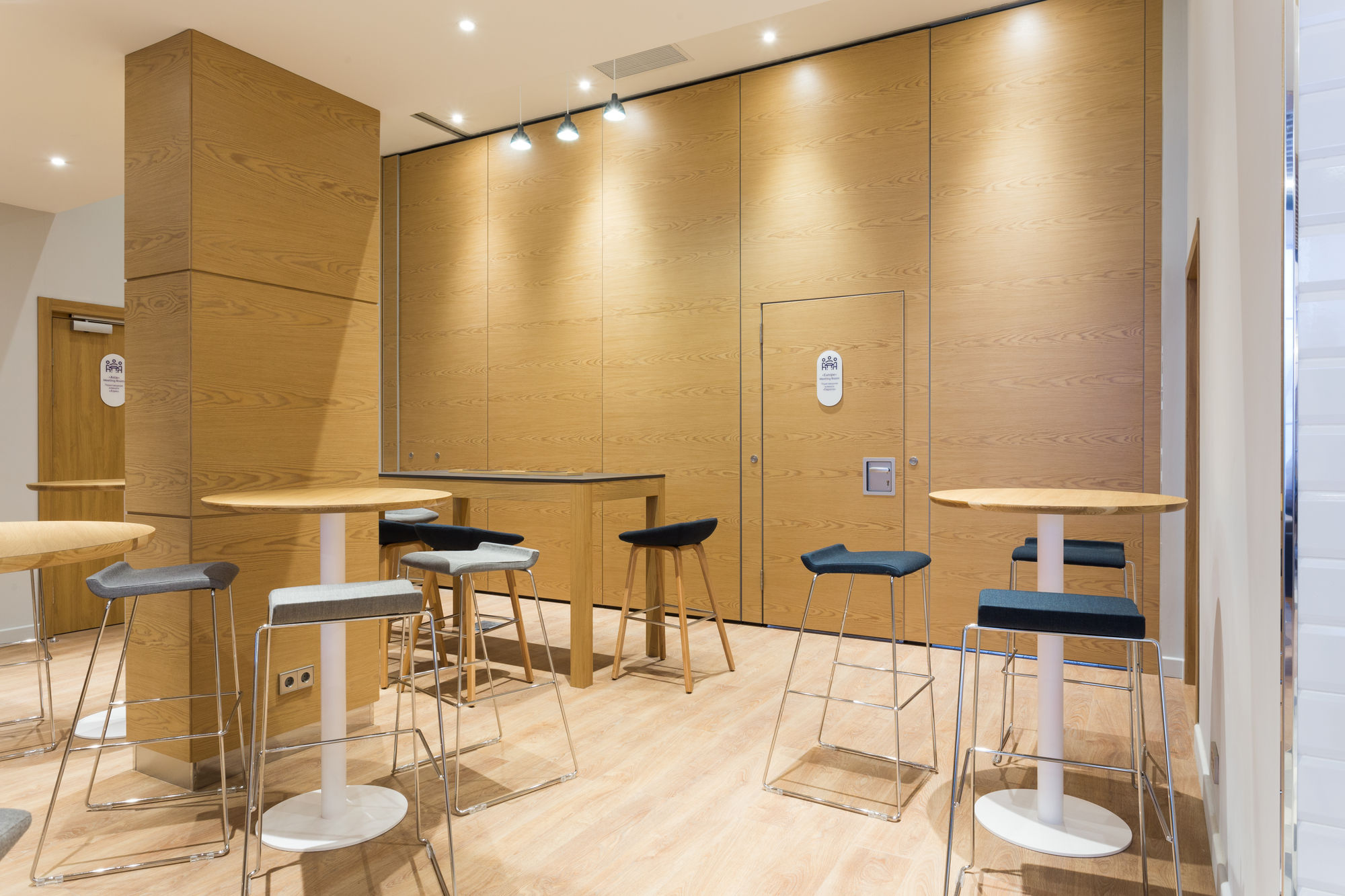 Photo Deaf sliding partitions UALCOM Hufcor