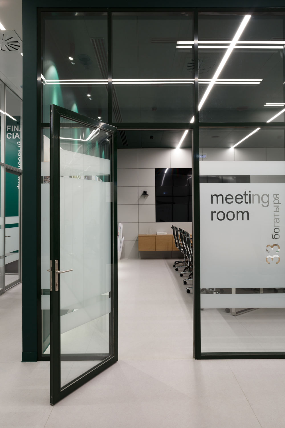 Photo Doors with aluminum lining