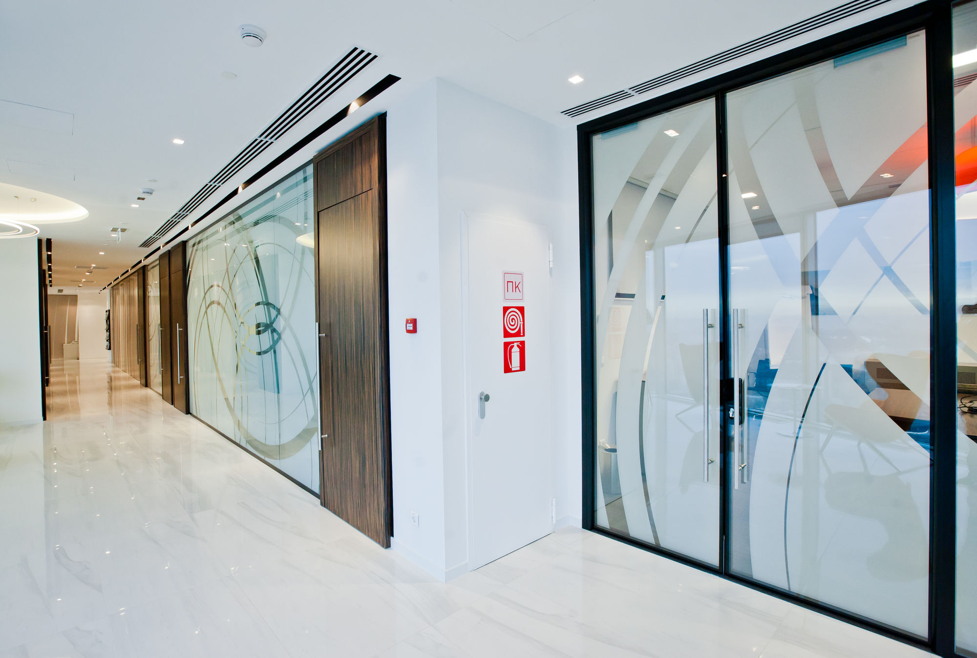 Photo Doors with aluminum lining