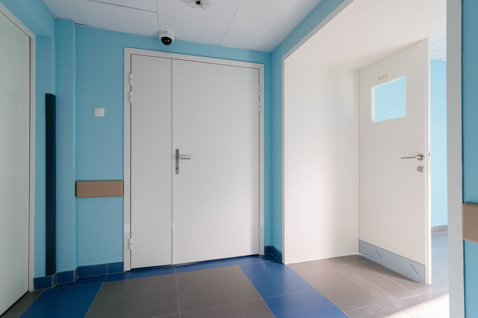 Photo Doors made of glass and chipboard UALCOM-Vitero