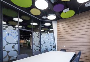 Ualcom, together with DENZA, has completed a new office project for a large confectionery company.