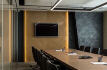 The UAlcom company equipped the Dentons office with modern partitions and doors