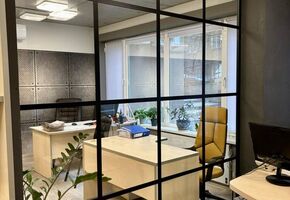 UALCOM implemented a project to install UALCOM Crystal office partitions for a modern engineering and construction office.