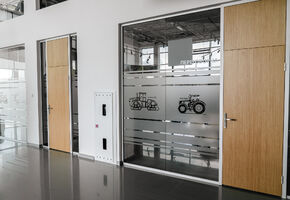 UALCOM-Crystal in project The classic design of the office space for a dealer of world manufacturers of agricultural machinery.