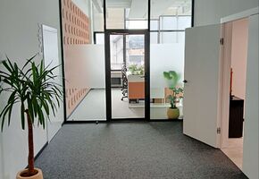 Doors UALCOM-Vitero in project UALCOM completed a large project for the new office of a large international IT company.