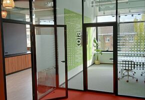 Doors UALCOM-Vitero in project UALCOM completed a large project for the new office of a large international IT company.